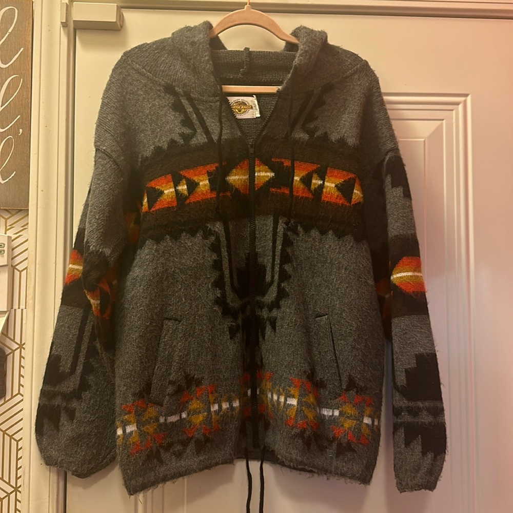 Earth Ragz Sz Medium hoodie southwestern Aztec print. Made in Mexico. Runs big.